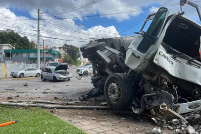 Caminhão causa acidente de trânsito em Bento Gonçalves<!-- NICAID(15994924) -->