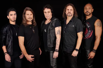 Caxias do Sul recebe a turnê dos 30 anos do disco "Holy Land", da banda Angra, uma das referências do power metal. Os caras desembarcam por aqui no dia 26 de maio para tocar na All Need Master Hall.Atualmente, o Angra é formado por Alírio Netto (vocal), Rafael Bittencourt e Marcelo Barbosa (guitarras), Felipe Andreoli (baixo) e Bruno Valverde (bateria). Os ingressos já estão disponíveis pela plataforma Minha Entrada.<!-- NICAID(16337072) -->