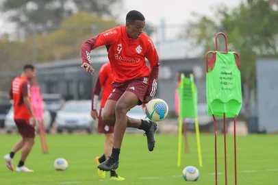 Robert Renan em treino do Inter.