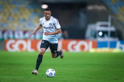 FUTEBOL/CAMPEONATO BRASILEIRO 2021 /GREMIO X FLUMINENSE - ESPORTES - Lance da partida entre Gremio e Fluminense disputada na noite deste sabado no Estadio Maracana, no Rio de Janeiro, em partida valida pela Campeonato Brasileiro 2021. FOTO: LUCAS UEBEL/GREMIO FBPA<!-- NICAID(14837783) -->