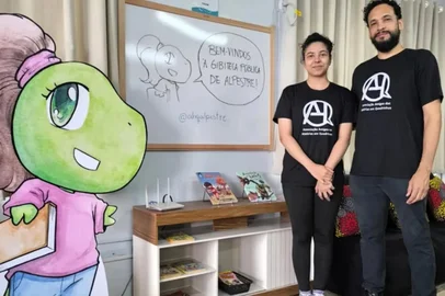 Arte de pai e filha quadrinhistas inspira criação de “gibiteca” no norte do RS<!-- NICAID(15971239) -->
