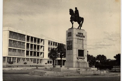 Estátua itinerante - Almanaque Gaúcho<!-- NICAID(16218567) -->