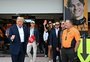 McLaren explica aparição de Trump nos boxes do GP de Miami: "Pediu para visitar a garagem"
