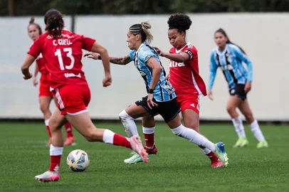 ELDORADO DO SUL, RS, BRASIL, 24-08-2025: Internacional x Grêmio no futebol feminino válido pelo Campeonato Gaúcho. O clássico também vale a liderança da competição. Foto: Renan Mattos / Agência RBS<!-- NICAID(16108894) -->