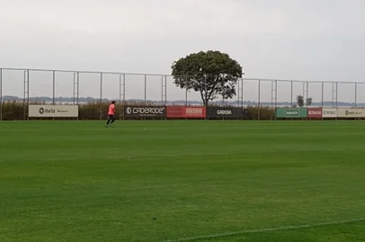 *A PEDIDO DE ANDRÉ SILVA* Bruno Mendez treina separado no Inter - Foto: André Silva/Agência RBS<!-- NICAID(15128833) -->