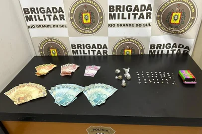 Brigada Militar prende homem com 43 porções de crack e mais de R$ 3 mil em Passo Fundo<!-- NICAID(15807710) -->