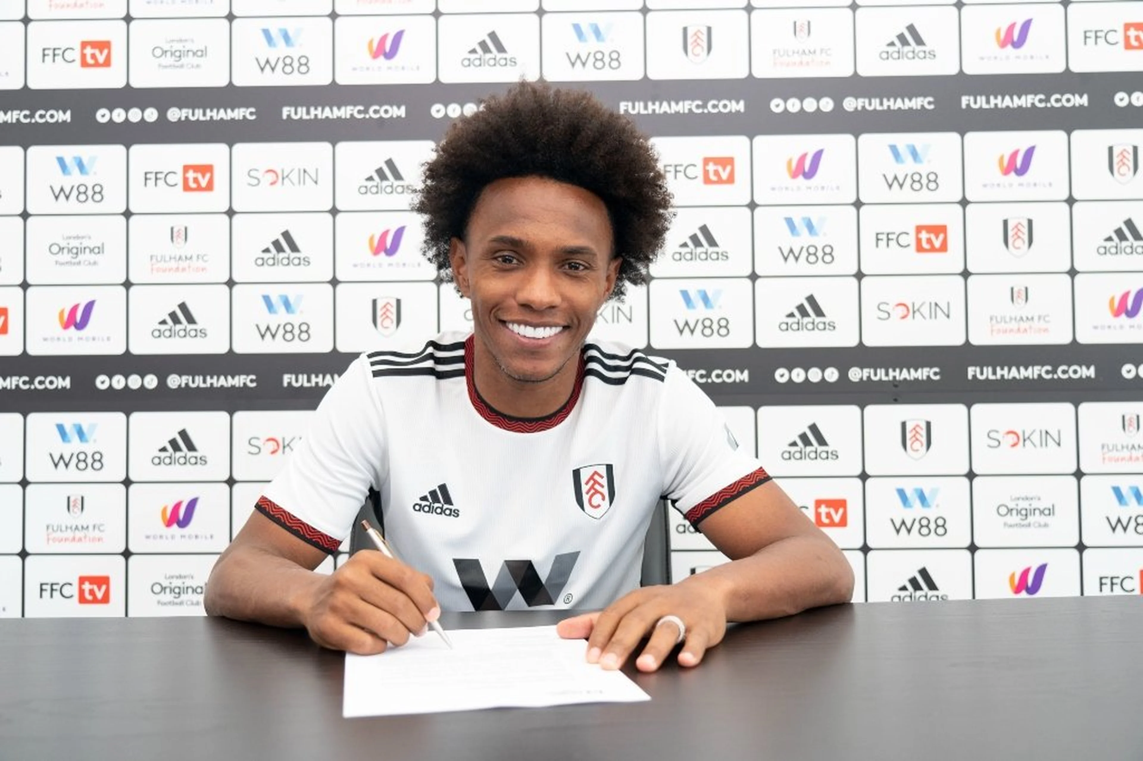 Divulgação/@FulhamFC