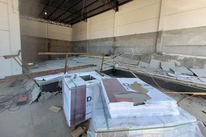 Laje de prédio em construção desaba em Santo Ângelo<!-- NICAID(15999431) -->