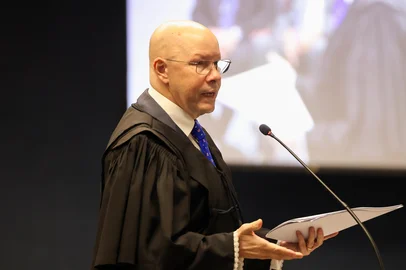 Sustentação oral do Dr. Demóstenes Lázaro Xavier Torres em julgamento da denúncia sobre o núcleo 1 da Pet 12.100. Conhecido por discursos inflamados a favor da ética e da moral, Torres se notabilizava como uma das principais figuras de oposição aos governos do PT até 2012. Filiado ao antigo DEM, ele foi alvo da Operação Monte Carlo, da Polícia Federal (PF), que revelou ligações do então senador com o bicheiro Carlinhos Cachoeira, pivô do escândalo da "máfia dos caça-níqueis".Foto: Gustavo Moreno/STF<!-- NICAID(16002956) -->