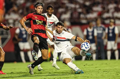Jonathan Calleri em partida do São Paulo contra o Sport. Foto: Paulo Pinto/São Paulo FC/Divulgação<!-- NICAID(16006255) -->