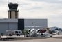 Avião de Vince Neil, da banda Mötley Crüe, bate em jato estacionado em aeroporto dos EUA; uma pessoa morreu