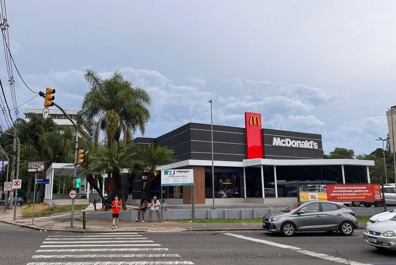 McDonalds da Avenida Silva Só passa por reformas<!-- NICAID(15628598) -->