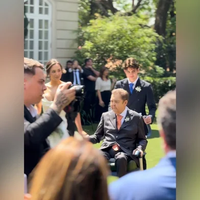 Faustão conduz à filha ao altar de cadeira de rodas