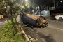 Motorista fica ferida após capotar carro na zona sul de Porto Alegre<!-- NICAID(15728286) -->