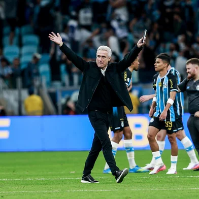 PORTO ALEGRE, RS, BRASIL, 03-09-2026: Grêmio vs Internacional, clássico GreNal nº454, pelo jogo de volta das Quartas-de-Final da Copa do Brasil 2026. O jogo ocorre na Arena, em Porto Alegre. Na foto, o técnico do Grêmio, Luís Castro. Foto: Duda Fortes/Grupo RBS<!-- NICAID(16359235) -->