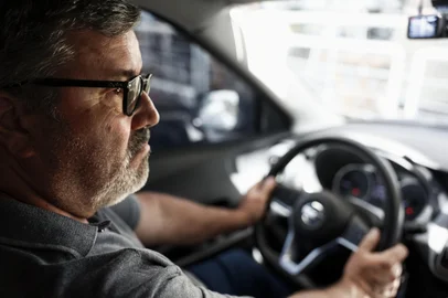 PORTO ALEGRE, RS, BRASIL, 12-11-2025:  O que mudou para passageiros e motoristas nos 10 anos de operação da Uber em Porto Alegre. Mauro Assunção Pires, motorista de aplciativo. Fotos: Duda Fortes/Agencia RBS<!-- NICAID(16165894) -->