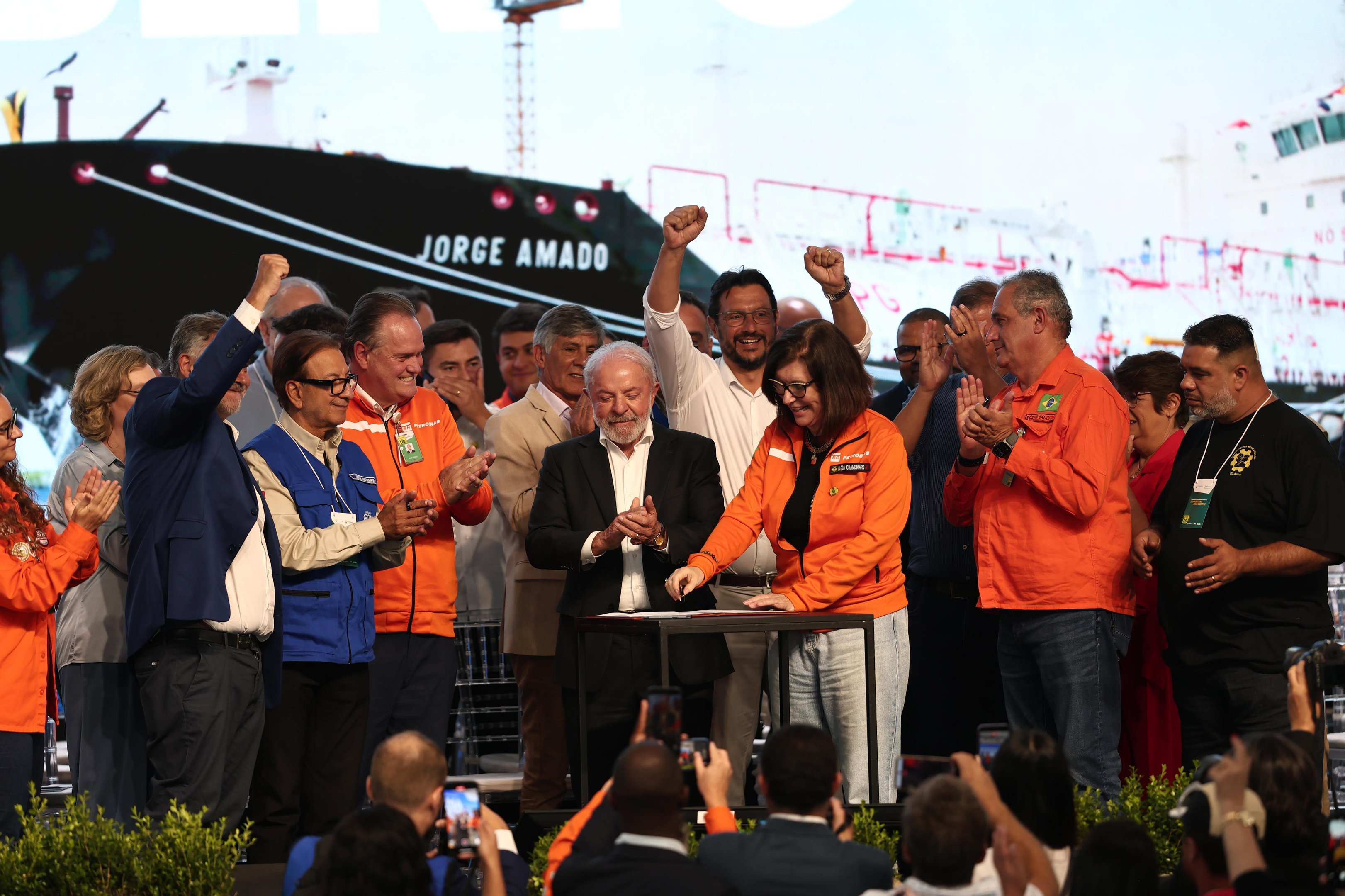 Lula entrega moradias e assina contrato para constru&ccedil;&atilde;o de navios no Polo Naval de Rio Grande; siga ao vivo