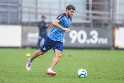RS - FUTEBOL/TREINO GREMIO  - ESPORTES - Jogadores do Gremio realizam treino durante a manha desta sexta-feira no Centro de Treinamentos Luiz Carvalho, na preparacao para o Campeonato Brasileiro 2019. FOTO: LUCAS UEBEL/GREMIO FBPA<!-- NICAID(14055326) -->
