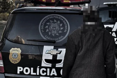 Polícia Civil de Caxias do Sul prende homem condenado por estupro de enteadaA Polícia Civil de Caxias do Sul prendeu, nesta segunda-feira (7), um homem de 71 anos condenado pelo crime de estupro de vulnerável. Ele foi detido no bairro São Cristóvão.<!-- NICAID(16074796) -->