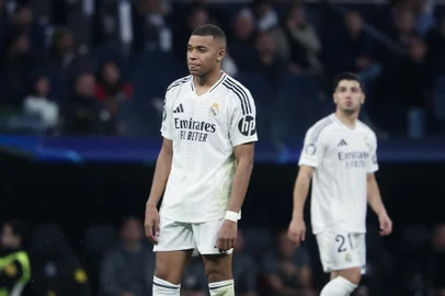Real Madrid's French forward #09 Kylian Mbappe looks on during the UEFA Champions League, league phase day 4 football match between Real Madrid CF and AC Milan at the Santiago Bernabeu stadium in Madrid on November 5, 2024. (Photo by Pierre-Philippe MARCOU / AFP)Editoria: SPOLocal: MadridIndexador: PIERRE-PHILIPPE MARCOUSecao: soccerFonte: AFPFotógrafo: STF<!-- NICAID(15907820) -->