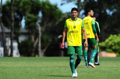 CAXIAS DO SUL, RS, BRASIL, 22/12/2022. Treino do Juventude, no Centro de Treinamentos. Na foto, Daniel Guedes. (Bruno Todeschini/Agência RBS)Indexador: BTK<!-- NICAID(15302560) -->