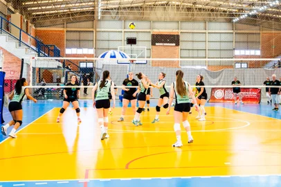 A etapa final do Circuito Sesc/Prefeitura de Caxias do Sul de Vôlei fechou a temporada no último domingo (20). A competição, que iniciou em junho, teve suas finais nos naipes masculino e feminino.<!-- NICAID(15897482) -->