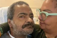 Arlindo Cruz e a esposa, Babi, que postou vídeo em que ele interage com banjo. Músico ficou com graves sequelas após AVC.<!-- NICAID(15822796) -->