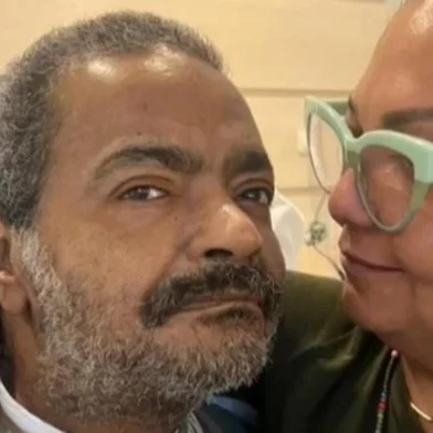 Arlindo Cruz e a esposa, Babi, que postou vídeo em que ele interage com banjo. Músico ficou com graves sequelas após AVC.<!-- NICAID(15822796) -->