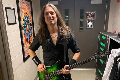 Kiko Loureiro<!-- NICAID(15532861) -->