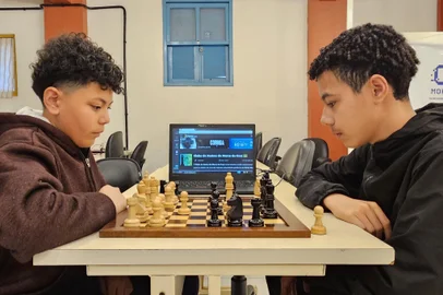 A plataforma de xadrez online Chess.com fechou uma parceria com o Coletivo Autônomo Morro da Cruz na qual investirá recursos para fomentar a prática da atividade por meio de torneios e um clube de xadrez local na comunidade (onde vivem mais de 40 mil pessoas).<!-- NICAID(15886641) -->