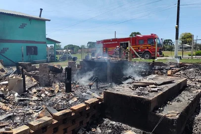 Incêndio destrói posto avançado de atendimento da Prefeitura de São Francisco de Paula na localidade de Cazuza Ferreira <!-- NICAID(16153745) -->