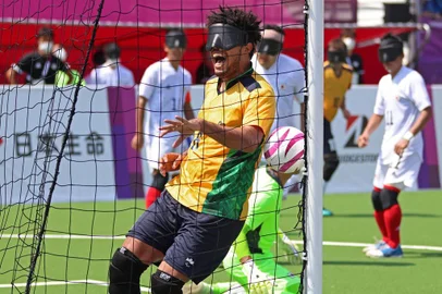 Brazil's Jardiel Vieira Soares scores a goal during the preliminary round group A football 5-a-side match between Japan and Brazil during the Tokyo 2020 Paralympic Games at the Aomi Urban Sports Park in Tokyo on August 30, 2021. (Photo by Behrouz MEHRI / AFP)Editoria: SPOLocal: TokyoIndexador: BEHROUZ MEHRISecao: sports eventFonte: AFPFotógrafo: STF<!-- NICAID(14875782) -->