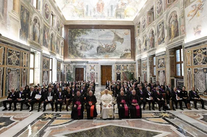 This photo taken and handout on May 16, 2025 by The Vatican Media shows Pope Leo XIV during an audience with the Diplomatic Corps in The Vatican. (Photo by Handout / VATICAN MEDIA / AFP) / RESTRICTED TO EDITORIAL USE - MANDATORY CREDIT "AFP PHOTO / VATICAN MEDIA" - NO MARKETING - NO ADVERTISING CAMPAIGNS - DISTRIBUTED AS A SERVICE TO CLIENTSEditoria: RELLocal: Vatican CityIndexador: HANDOUTSecao: popeFonte: VATICAN MEDIAFotógrafo: Handout<!-- NICAID(16038759) -->