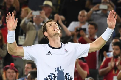 Britain's Andy Murray reacts after winning the men's singles gold medal tennis match against Argentina's Juan Martin Del Potro at the Olympic Tennis Centre of the Rio 2016 Olympic Games in Rio de Janeiro on August 14, 2016. / AFP PHOTO / Luis AcostaEditoria: SPOLocal: Rio de JaneiroIndexador: LUIS ACOSTASecao: tennisFonte: AFPFotógrafo: STF<!-- NICAID(12379428) -->