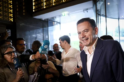 Democratic Alliance (AD) party leader and prime minister of Portugal, Luis Montenegro, arrives for the election night in Lisbon on May 18, 2025. Voters in Portugal went to the polls today for the country's third general election in three years, with Prime Minister Luis Montenegro tipped to win, but without an overall majority. (Photo by FILIPE AMORIM / AFP)Editoria: POLLocal: LisbonIndexador: FILIPE AMORIMSecao: electionFonte: AFPFotógrafo: STR<!-- NICAID(16040390) -->
