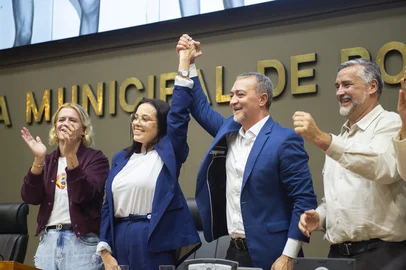 SessÃ£o Solene de outorga do tÃ­tulo de cidadÃ£o de Porto Alegre ao Sr. Eduardo matarazzo Suplicy, por proposiÃ§Ã£o da vereadora Natasha Ferreira.<!-- NICAID(16267919) -->