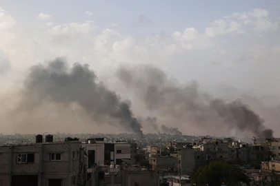 Smoke billows following Israeli strikes in Rafah city in the southern Gaza Strip on May 28, 2024, amid the ongoing conflict between Israel and the Palestinian Hamas militant group. The UN Security Council was set to convene an emergency meeting on May 28 over an Israeli strike that killed dozens in a displaced persons camp in Rafah, as three European countries were slated to formally recognise a Palestinian state. (Photo by Eyad BABA / AFP) / The erroneous LOCATION appearing in the metadata of this photo by Eyad BABA has been modified in AFP systems in the following manner: [Rafah - Palestinian Territories] instead of [Rafah - Egypt]. Please immediately remove the erroneous mention[s] from all your online services and delete it (them) from your servers. If you have been authorized by AFP to distribute it (them) to third parties, please ensure that the same actions are carried out by them. Failure to promptly comply with these instructions will entail liability on your part for any continued or post notification usage. Therefore we thank you very much for all your attention and prompt action. We are sorry for the inconvenience this notification may cause and remain at your disposal for any further information you may require.<!-- NICAID(15774872) -->