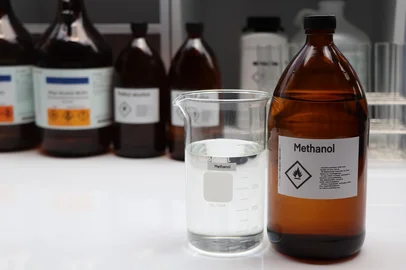 Methanol in glass, Hazardous chemicals and symbols on containers in industryadobe stockFonte: 584405642<!-- NICAID(16136075) -->