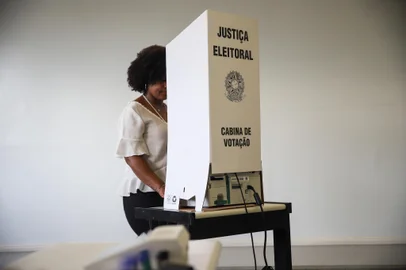 PORTO ALEGRE, RS, Brasil, 06.10.24: Eleições 2024 - Ponto de votação na PUCRS. Fotos: Duda Fortes, Agencia RBS<!-- NICAID(15883645) -->
