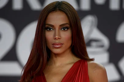 Brazilian singer Anitta arrives at the 24th Annual Latin Grammy Awards ceremony at the Conference and Exhibition Centre (FIBES) in Sevilla on November 16, 2023. The Annual Latin Grammy Awards ceremony takes place for the first time out of US, gathering the most popular artists of the Latin world at the Conference and Exhibition Centre (FIBES) in Sevilla. (Photo by JORGE GUERRERO / AFP)Editoria: ACELocal: SevilleIndexador: JORGE GUERREROSecao: musicFonte: AFPFotógrafo: STR<!-- NICAID(15600470) -->