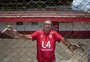 Seu Rudi, o torcedor do São Luiz que tem uma vida rubra, menos no caminhão com o qual trabalha