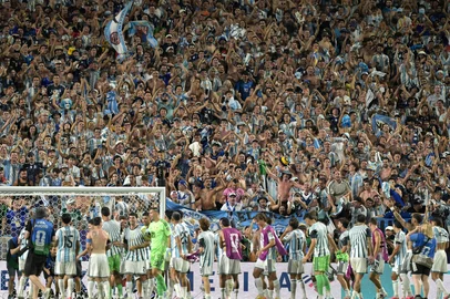 Argentina's fans celebrate at the end of the 2026 World Cup football tournament quarter-final match between Argentina and Switzerland at the Kansas City Stadium in Kansas City on July 11, 2026.  (Photo by JUAN MABROMATA / AFP)Editoria: SPOLocal: Kansas CityIndexador: JUAN MABROMATASecao: soccerFonte: AFPFotógrafo: STF<!-- NICAID(16325804) -->