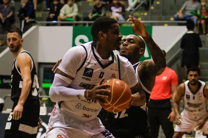Caxias Basquete voltou a vencer no NBB ao derrubar o Corinthians, no Ginásio do Sesi.<!-- NICAID(15942171) -->