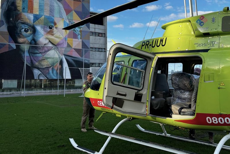 Colégio Farroupilha transformou seu campo em heliponto para levar doações a pessoas desabrigadas.<!-- NICAID(15765397) -->