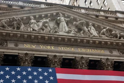 Markets Open Wednesday Morning After Dow Sees 2 Days Of Losses On Tariff ConcernsNEW YORK, NEW YORKMARCH 05: The New York Stock Exchange (NYSE) stands on Wall Street on March 05, 2025, in New York City. Following two days of dramatic losses in the stock market after the Trump administration imposed tariffs on Mexico and Canada, stocks were up in morning trading.   Spencer Platt/Getty Images/AFP (Photo by SPENCER PLATT / GETTY IMAGES NORTH AMERICA / Getty Images via AFP)Editoria: FINLocal: New YorkIndexador: SPENCER PLATTSecao: market and exchangeFonte: GETTY IMAGES NORTH AMERICAFotógrafo: CONTRIBUTOR<!-- NICAID(15992665) -->