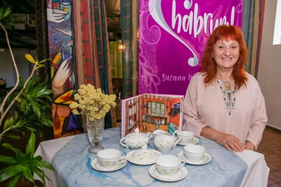 Suzana Webber Alves lança o livro "Chabrum!"<!-- NICAID(14945739) -->