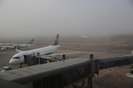 18/05/2023 - PORTO ALEGRE, RS - Capital amanhece com neblina e temperaturas baixas. Na imagem, a cerração no Aeroporto Salgado Filho. FOTO: Mateus Bruxel, Agência RBSIndexador: Andre Avila<!-- NICAID(15431497) -->