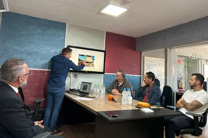O laudo de uma empresa contratada por moradores do bairro são luiz, que saíram de casa após os imóveis apresentarem rachaduras, apontou erros no projeto<!-- NICAID(16029956) -->