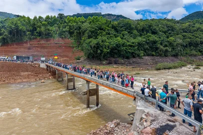 Mais de um ano após ser levada por enchente, ponte entre Cotiporã e Dois Lajeados é inaugurada<!-- NICAID(15936294) -->