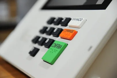 Porthus Junior / Agencia RBS CAXIAS DO SUL, RS, BRASIL, 20/10/2022. Eleições 2022 - Edson Borowski, chefe da 169ª Zona Eleitoral faz a auditoria das urnas para o segundo turno das eleições. (Porthus Junior/Agência RBS)<!-- NICAID(15241725) -->